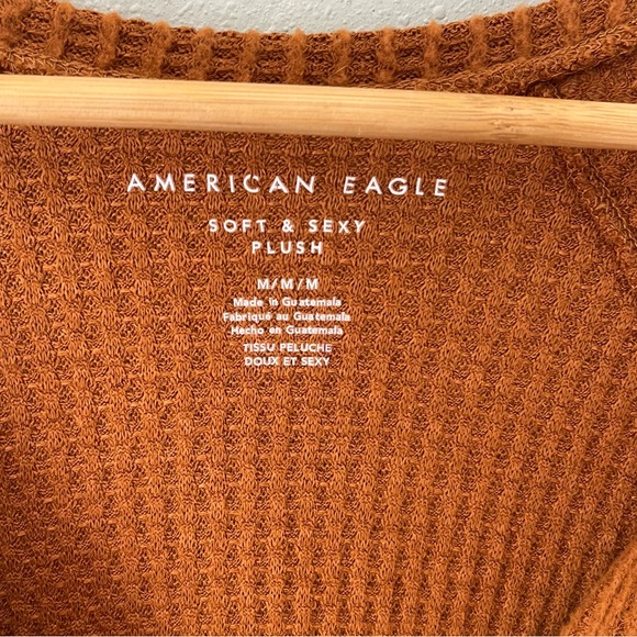 Marian Eagle Soft & Sexy Plush Waffle Thermal V-Neck Blouse Size Medium - Picture 8 of 8